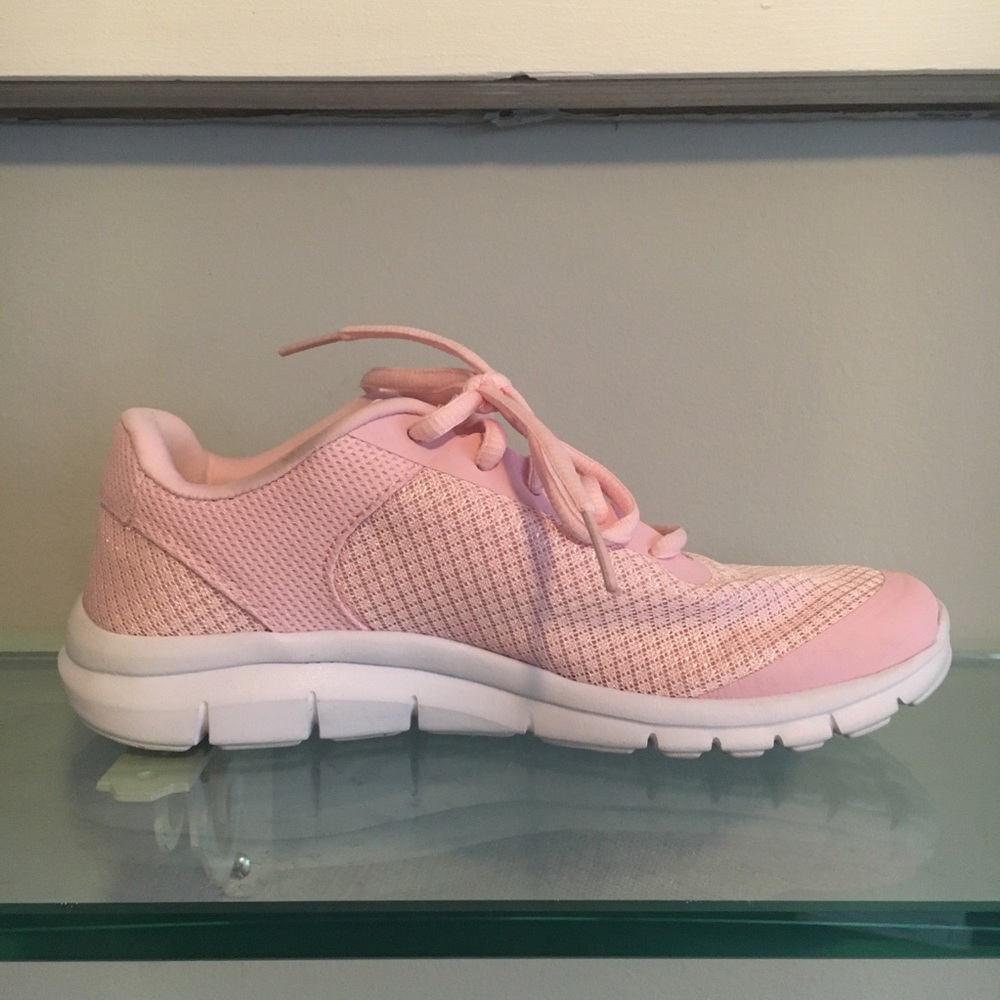 Champion Women’s light pink sneakers 👟